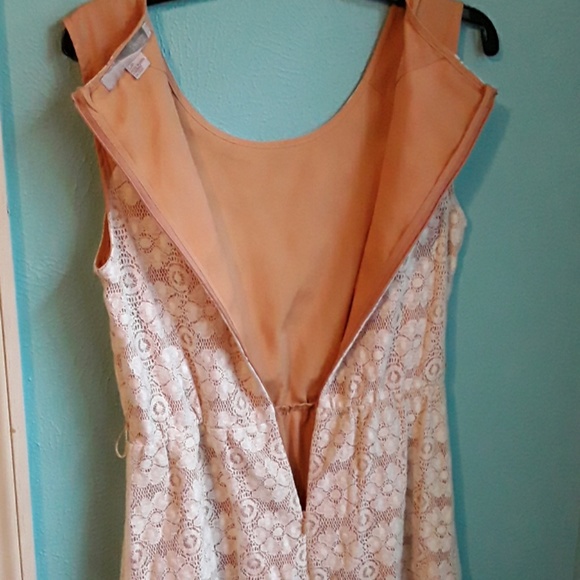 A orange cream dress - Picture 3 of 4